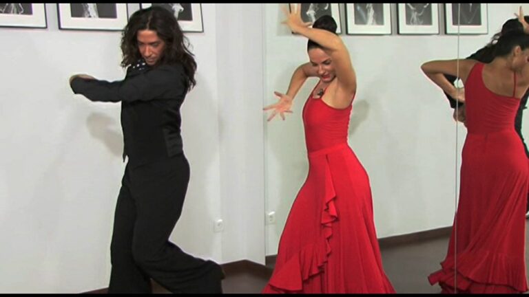 Sensualidad y Fuerza en el Baile de Pareja Flamenco