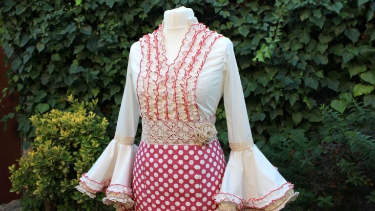Atuendo Completo para Flamenco: Camisas que Marcan Estilo