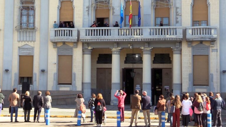 Colores Flamencos: La Tendencia en Moda de Celebraci&oacute;n