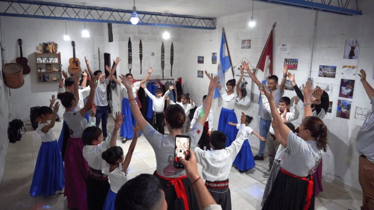 Folclore y Vestimenta Tradicional en el Flamenco Global