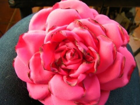 Tocados Artesanales: El Toque Perfecto para la Ropa de Flamenco