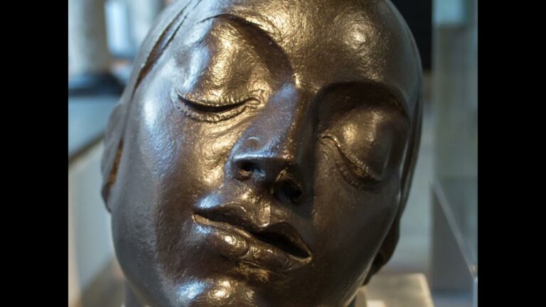 Esculturas que Celebran el Arte Flamenco